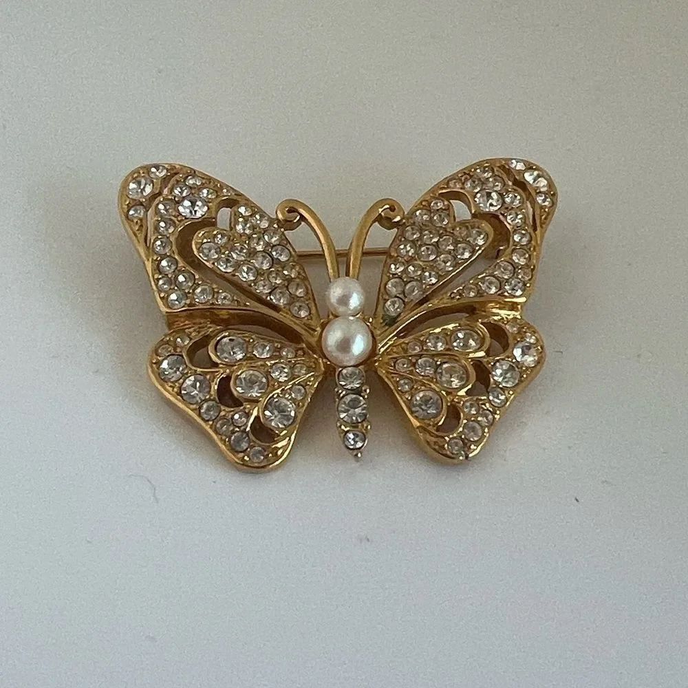 Vintage Gold Tone Clear Rhinestone Faux Pearl Butterfly Classy Elegant Brooch
